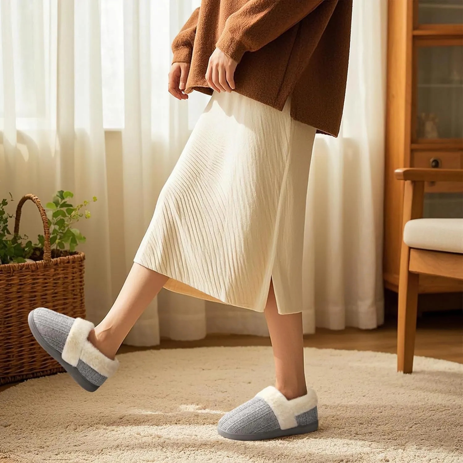 ATHMILE House Slippers for Women Memory Foam Closed Back House Shoes Outdoor Indoor Bedroom Fleece Fuzzy Slippers