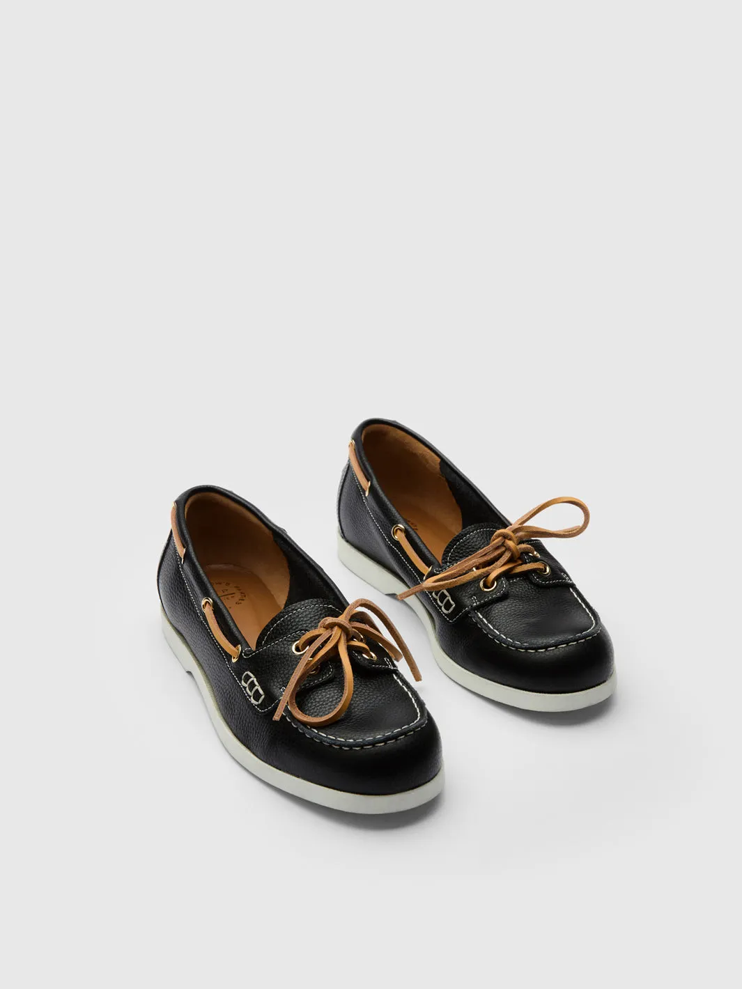 Nesso Black/Contrast Stitch Grained Leather Boat shoes