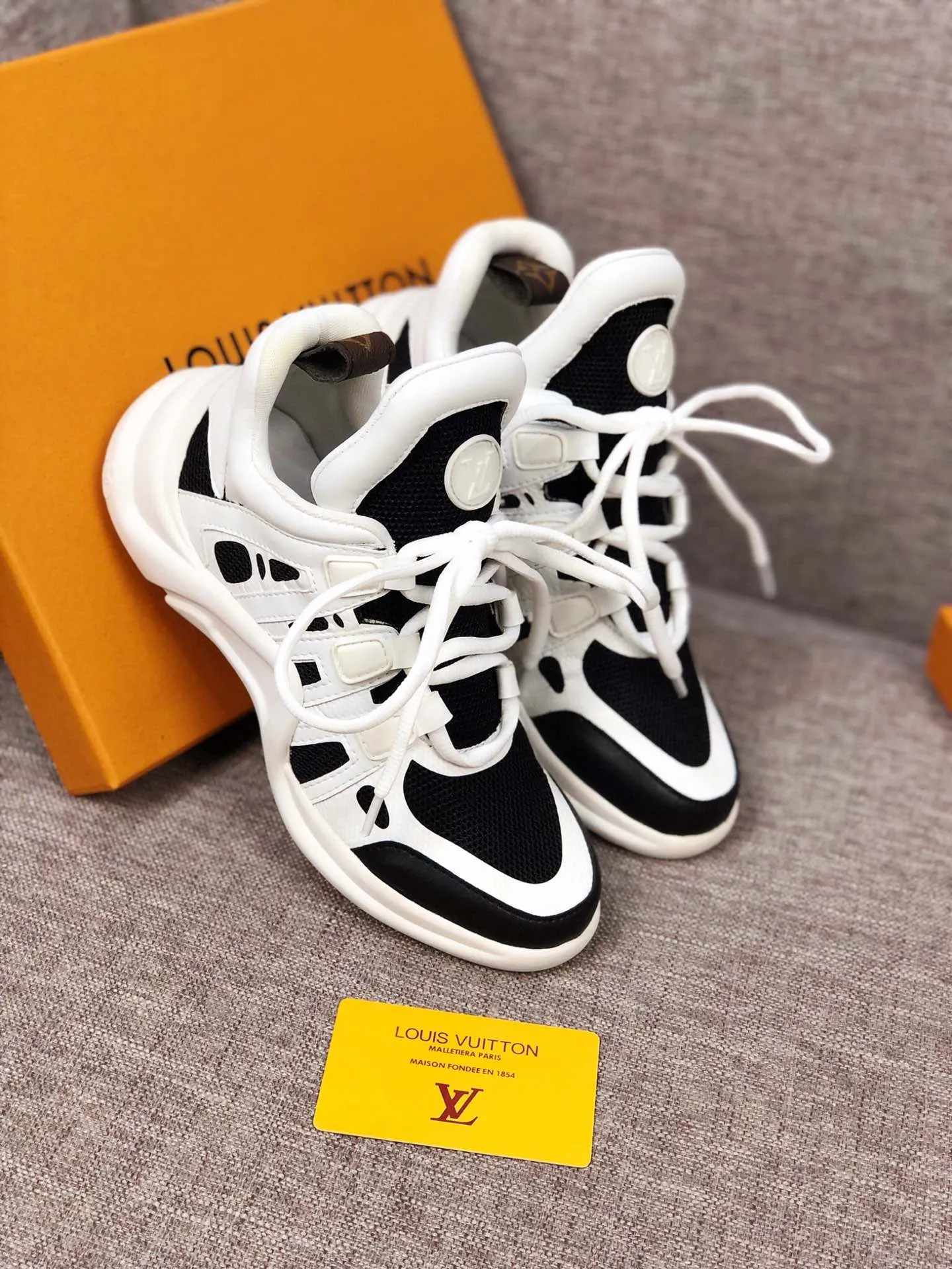 PT - LUV Archlight Black White Sneaker