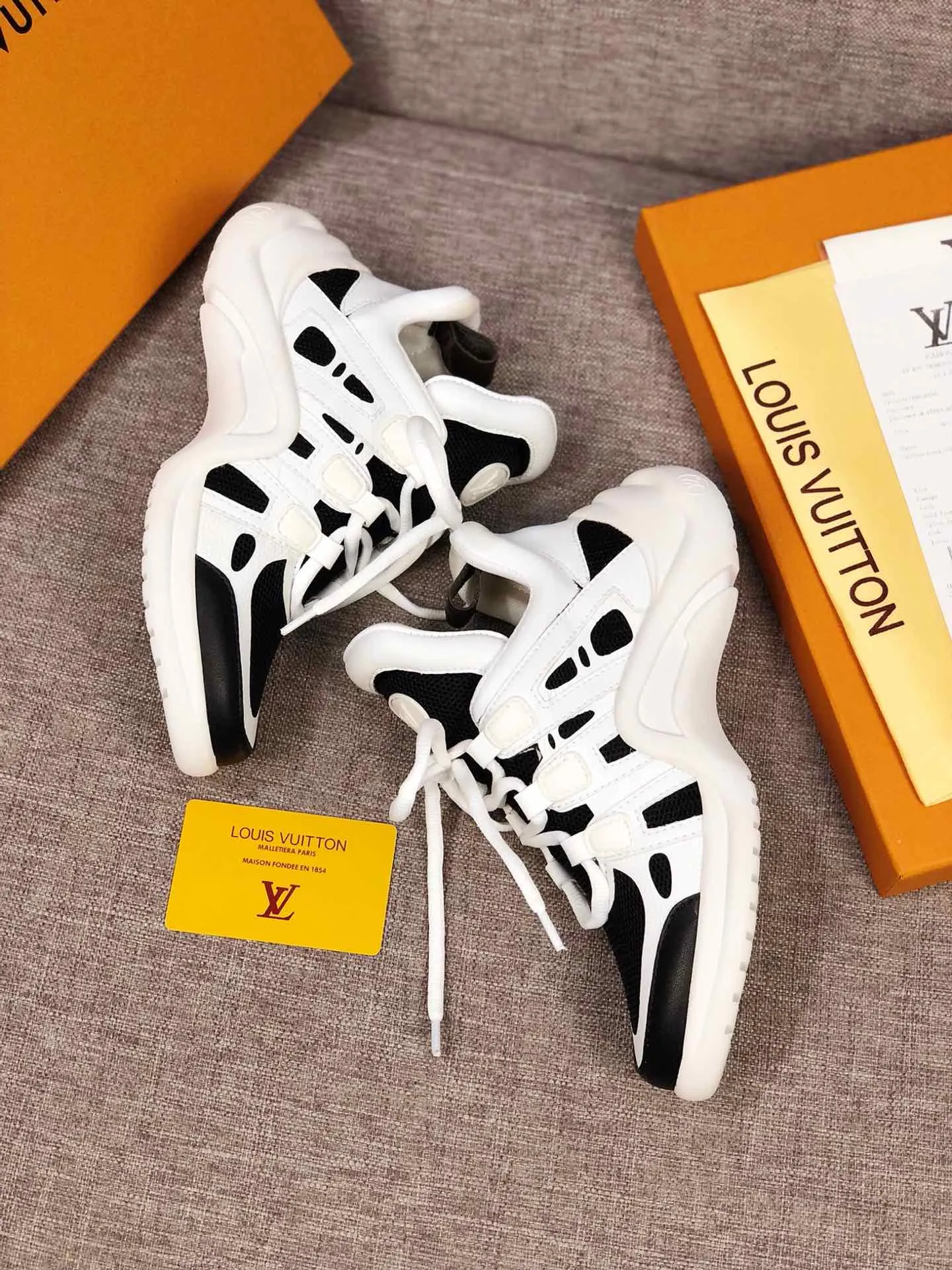 PT - LUV Archlight Black White Sneaker