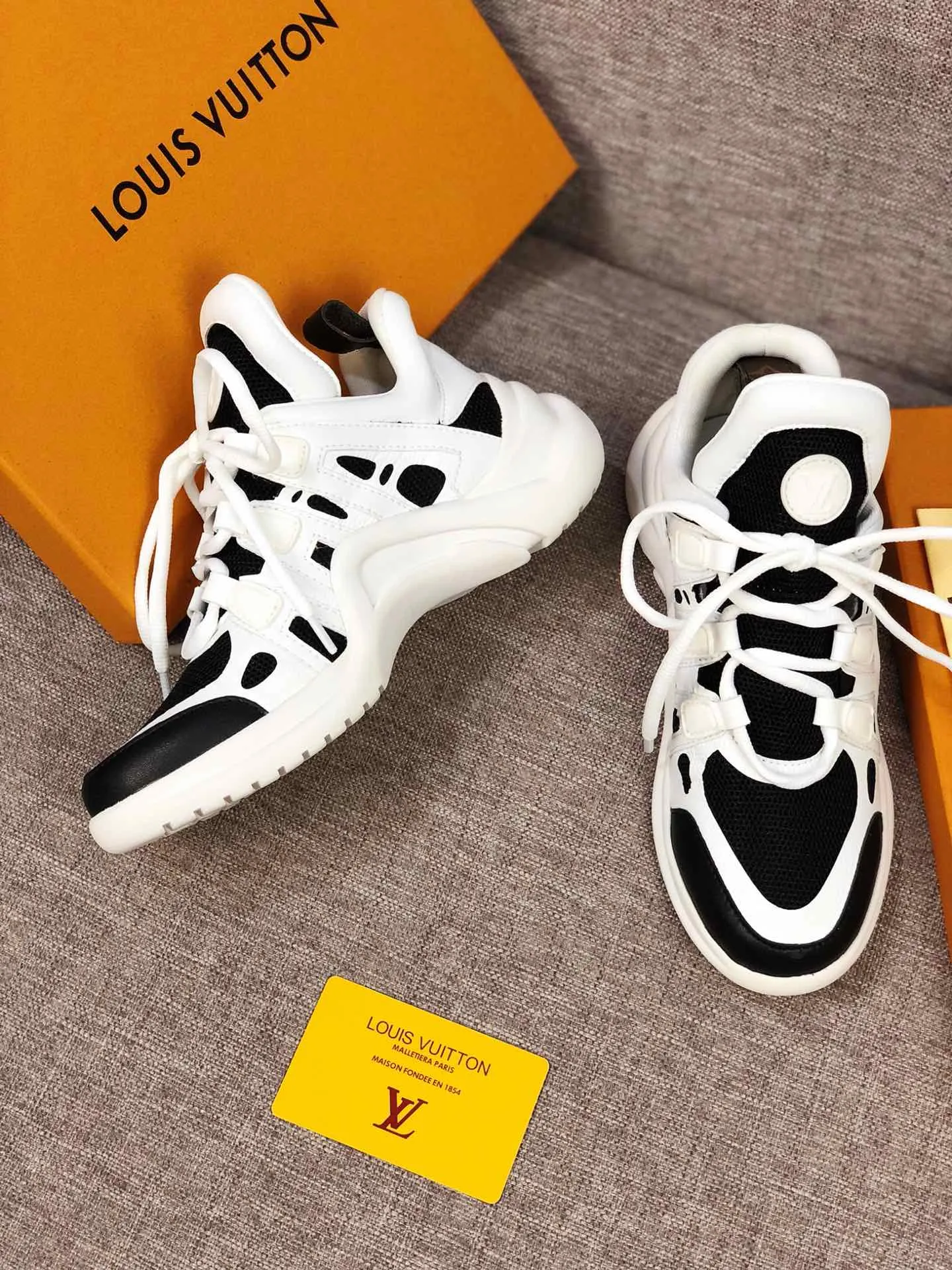 PT - LUV Archlight Black White Sneaker